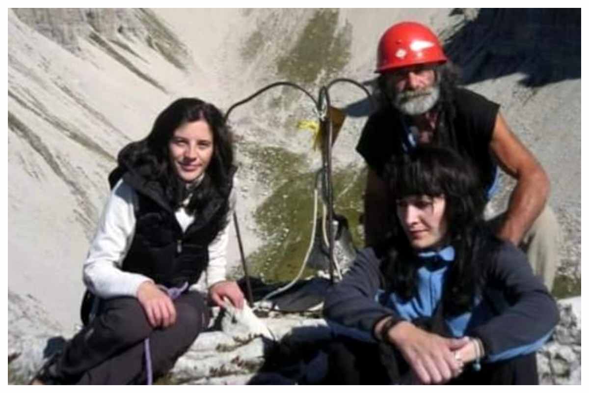 Mauro Corona lo scatto raro con le figlie