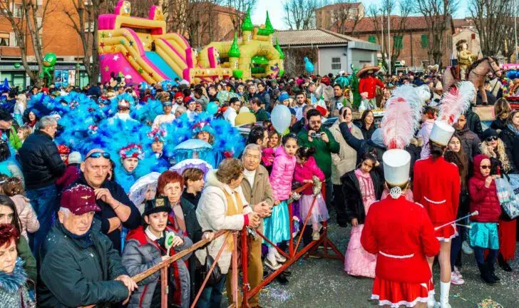 Dal Teatro delle Scienze al quartiere Cristo, fino alla grande parata del 15 febbraio in piazza Garibaldi
