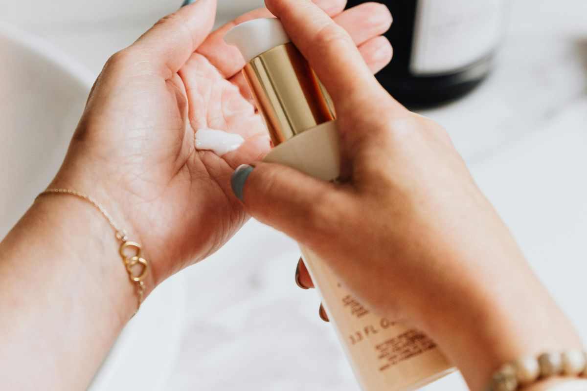 come ricavare tutta la crema dal flacone